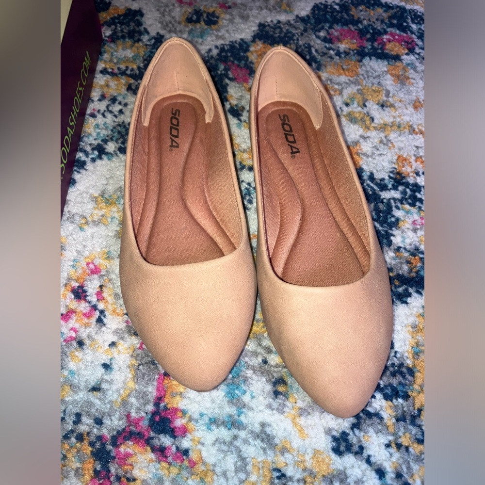 Soda Redbud flats size 6.5 tan